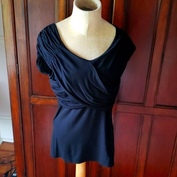 White House Black Market Black top. Size Small. - Picture 2 of 3